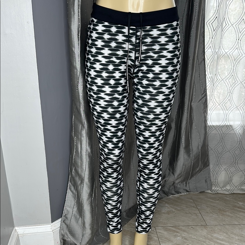 Nike Women’s Skinny Running Workout Yoga Leggings Black and White Patterned Sz L